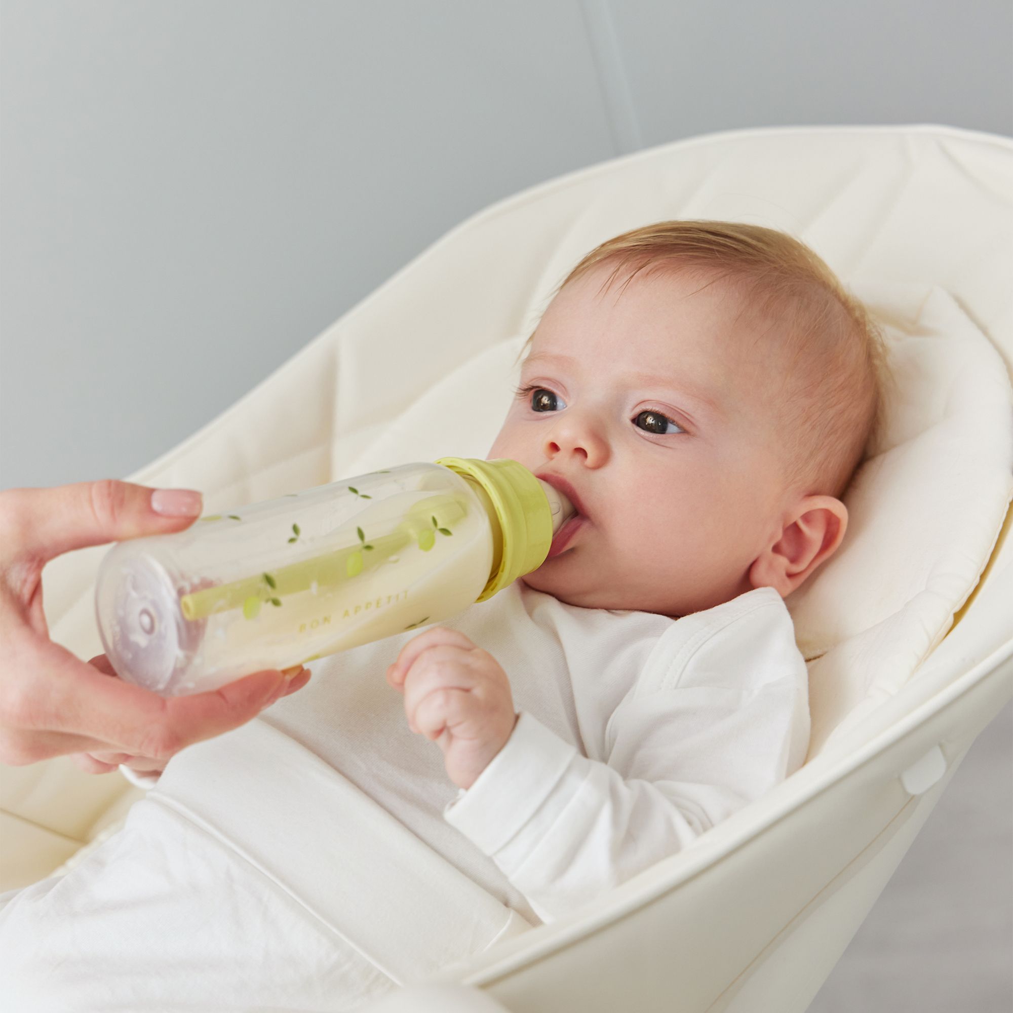 Бутылочка антиколиковая для кормления с силиконовой соской 250 мл.