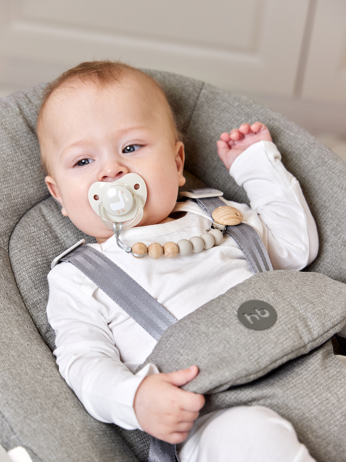 Соска-пустышка силиконовая симметричной формы, 12-24