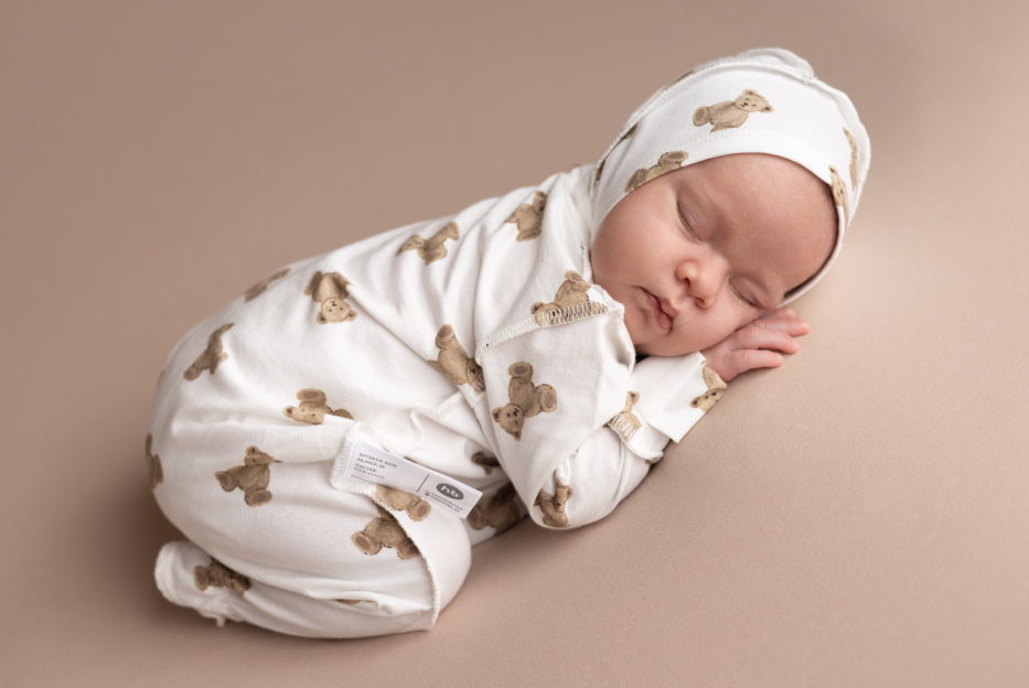 Когда пора выкладывать новорожденного на животик?