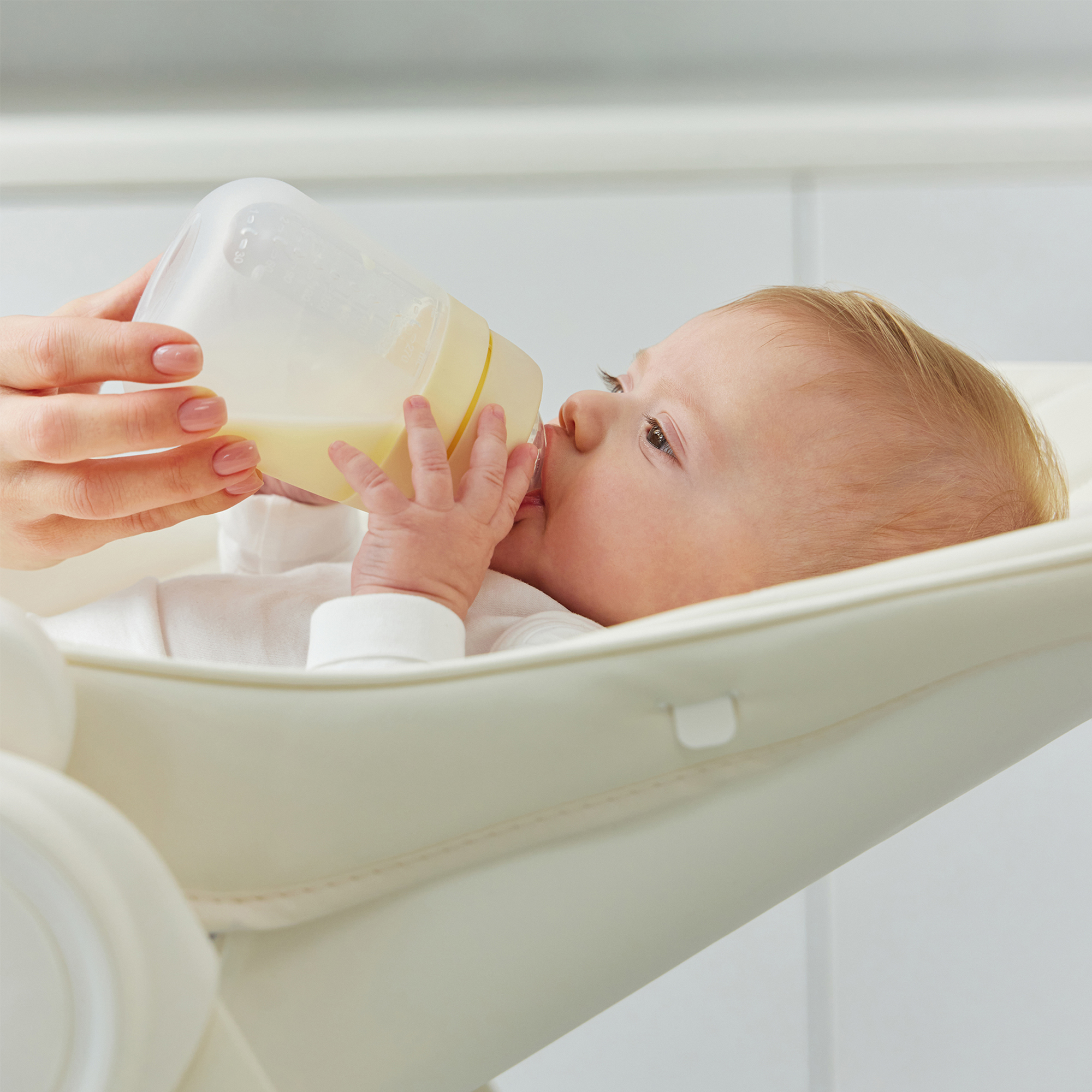 Бутылочка силиконовая с крышкой и 2 силиконовыми сосками, 270 мл