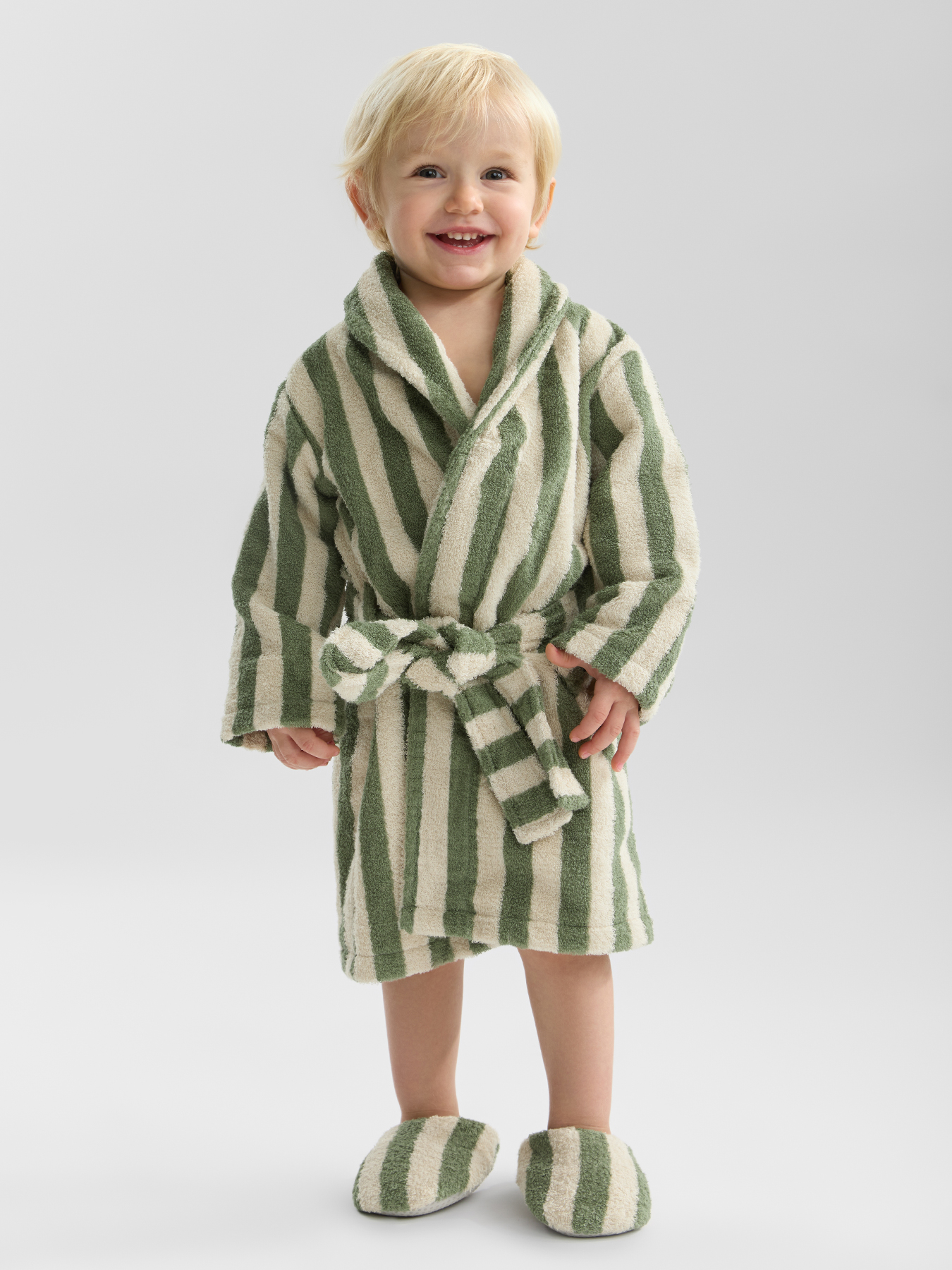 EXCLUSIVE Набор детский из трех предметов: халат, тапочки, косметичка