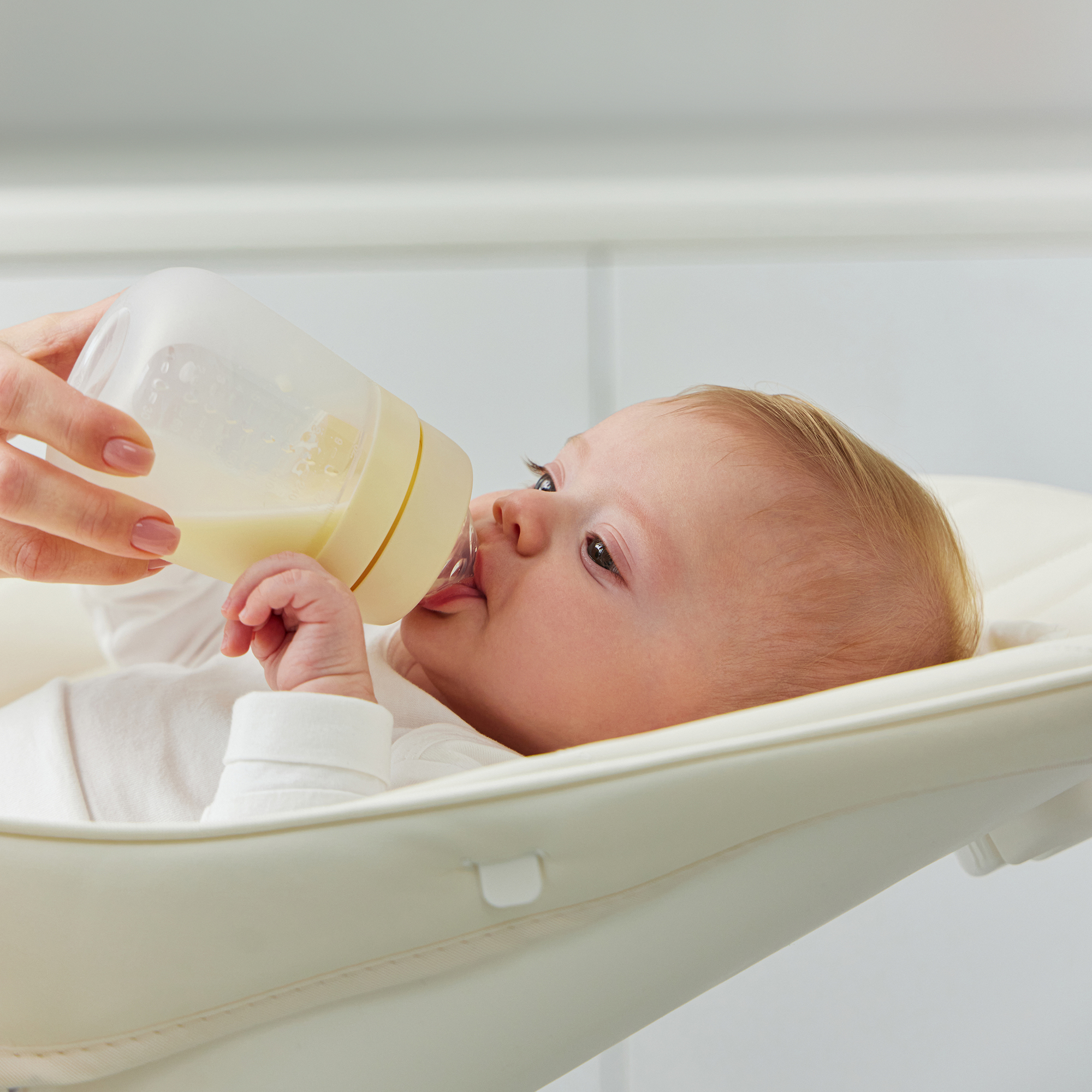 Бутылочка силиконовая с крышкой и 2 силиконовыми сосками, 270 мл