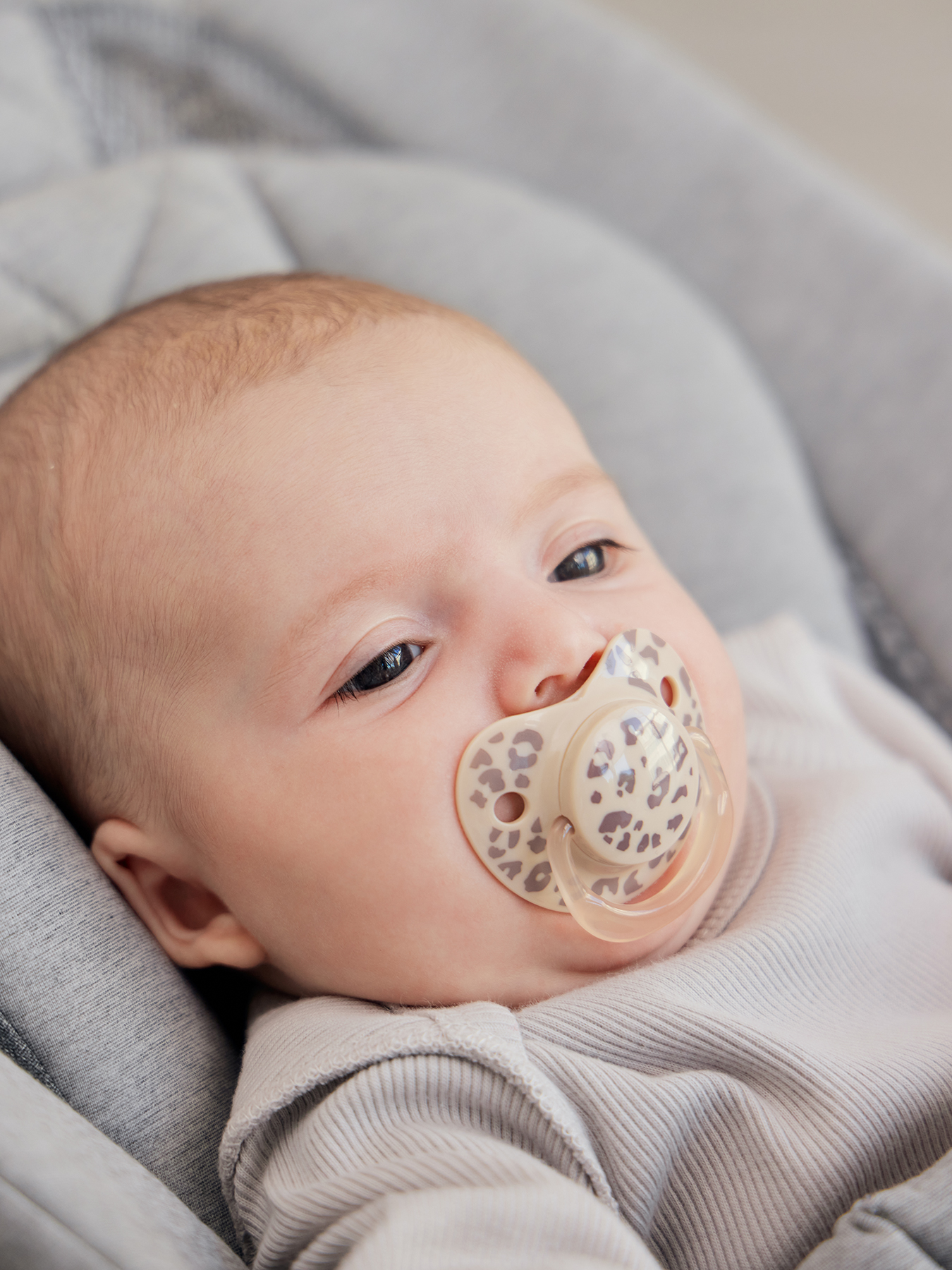 Соска-пустышка силиконовая симметричной формы, 12-24