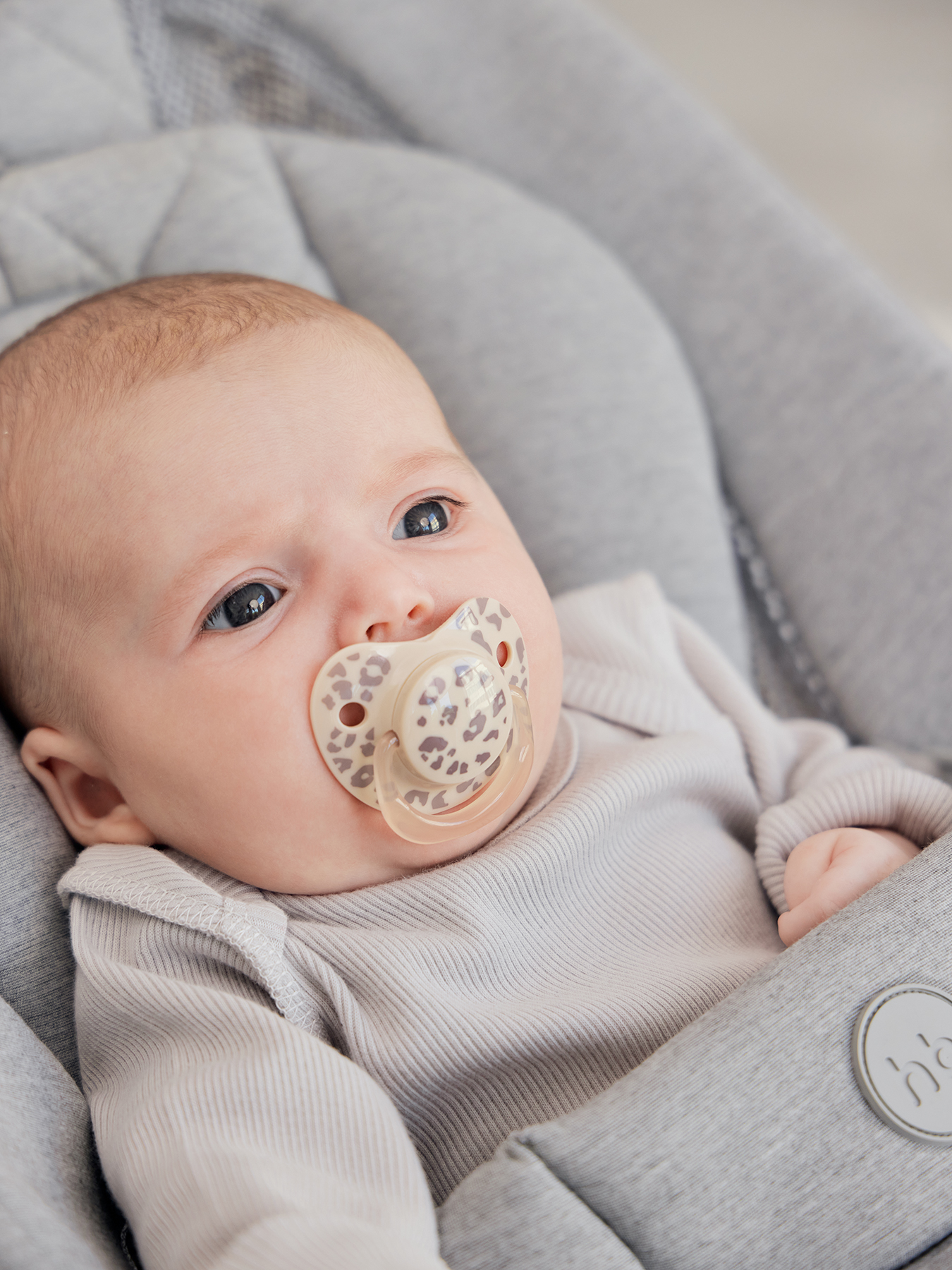 Соска-пустышка силиконовая симметричной формы, 12-24