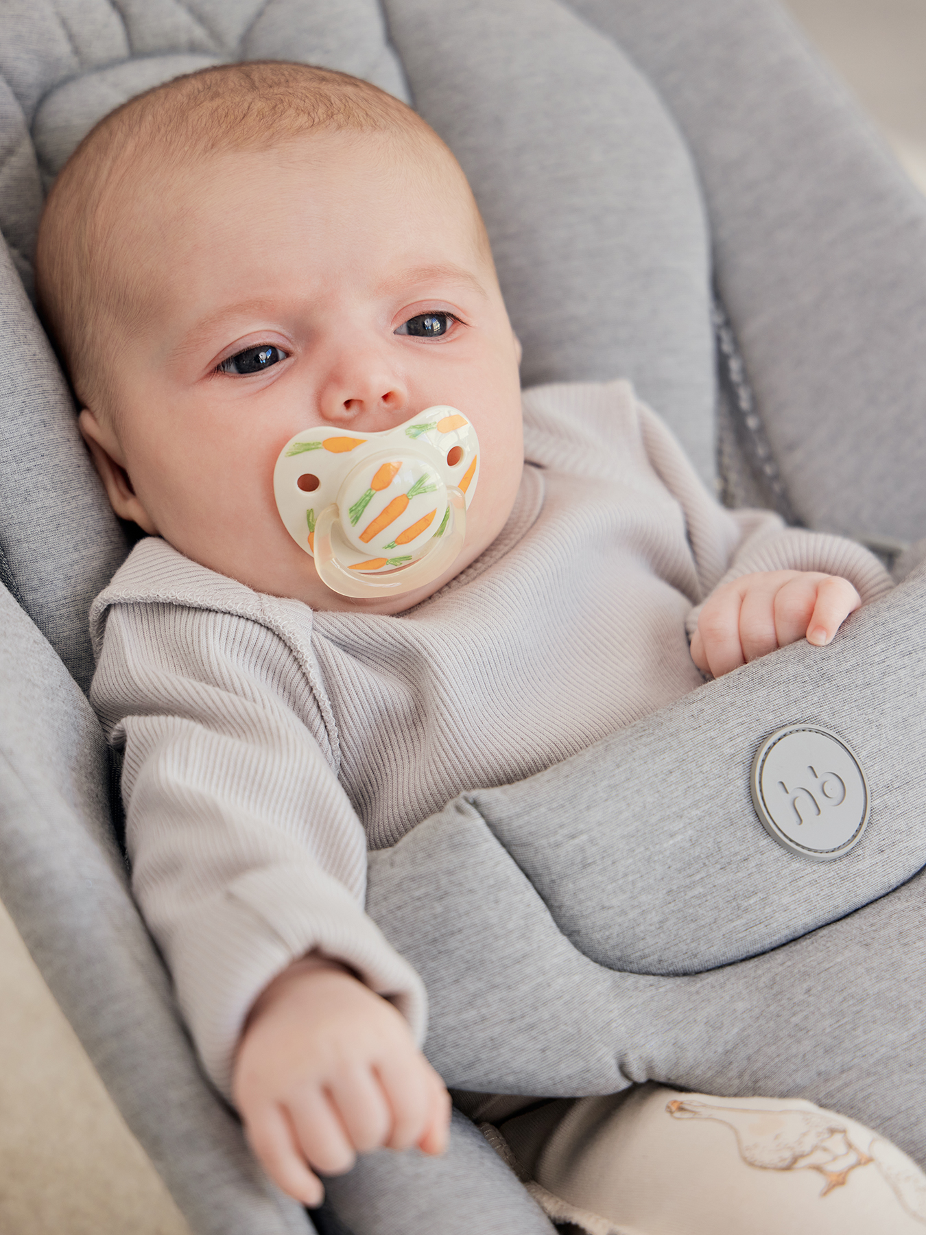 Соска-пустышка силиконовая симметричной формы, 12-24